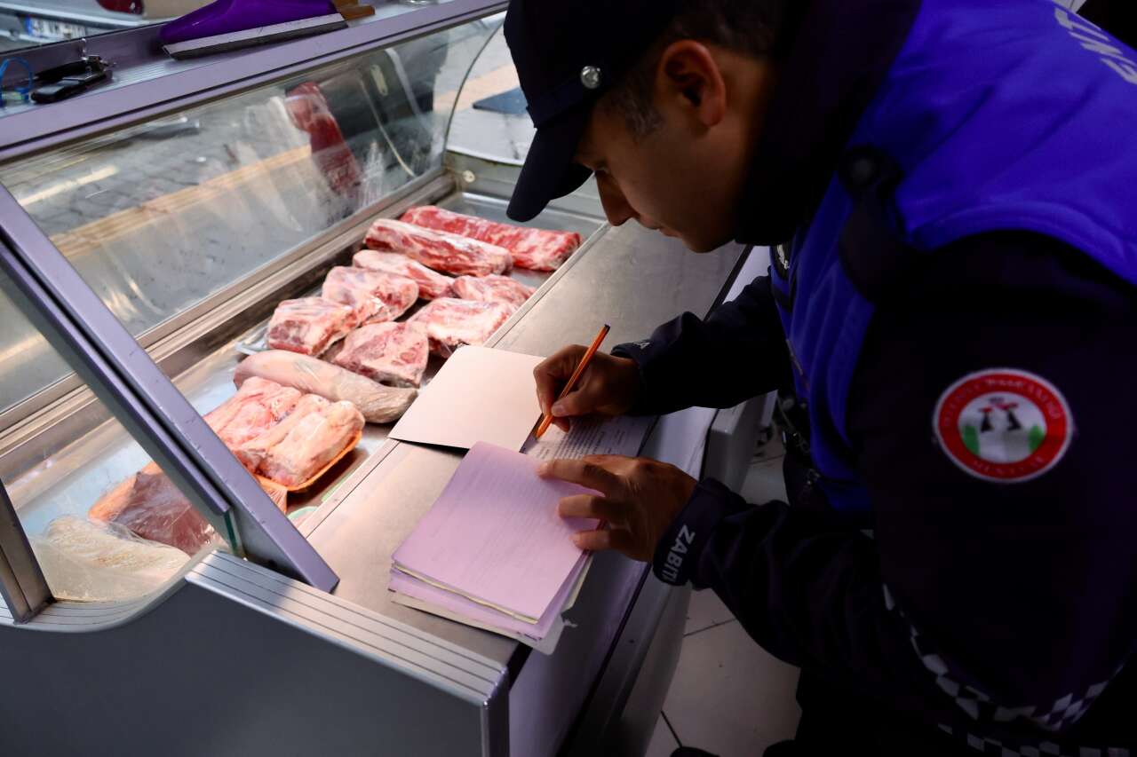 Menteşe'de Zincir Market ve Kasaplara Kapsamlı Gıda Denetimi 4